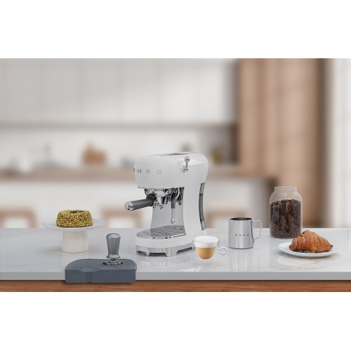 Кофемашина Smeg ECF02WHEU в Краснодаре