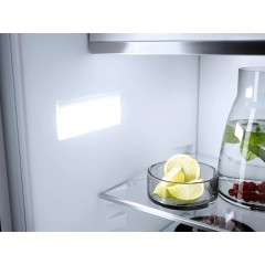 Встраиваемый холодильник Miele K 7743 E